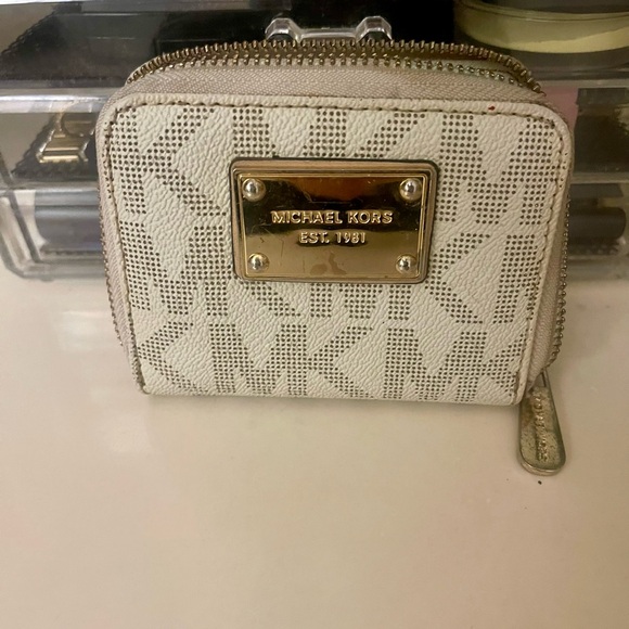 Michael Kors Beige and Gold Wallet - Picture 3 of 6